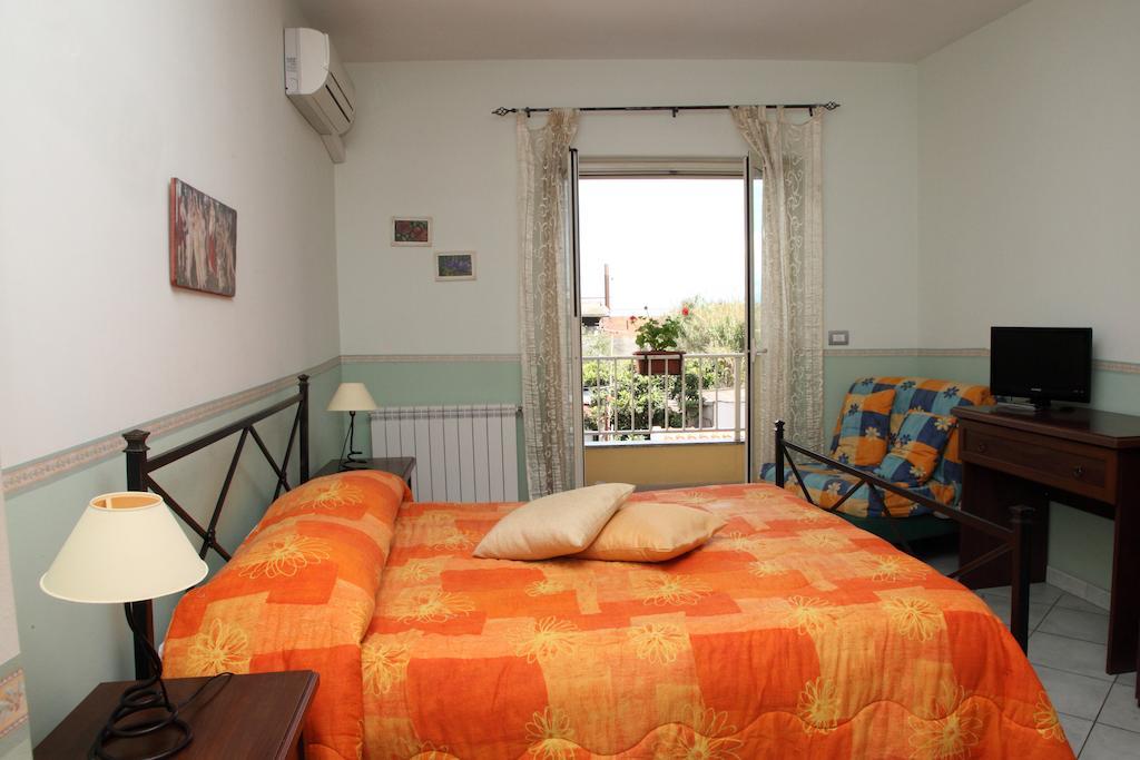 Bed And Breakfast Gigi Furci Siculo Room photo