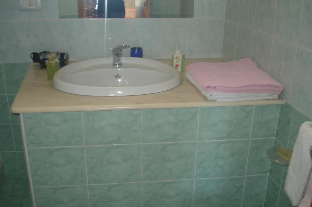 Bed And Breakfast Gigi Furci Siculo Room photo