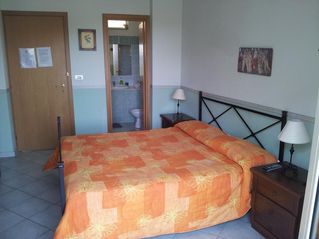 Bed And Breakfast Gigi Furci Siculo Room photo